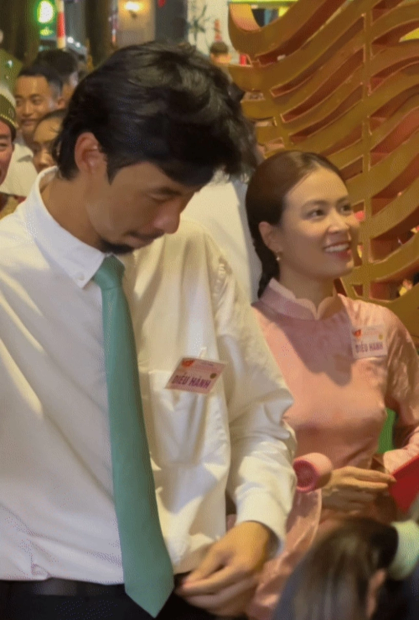 Đen - hoàng thùy linh được khen như chụp hình cưới trong buổi diễu hành - 7