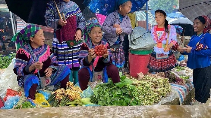 Đi lào cai không thể bỏ qua phiên chợ ven suối có 1-0-2 đủ loại đặc sản núi rừng vừa tươi vừa ngon rẻ - 4