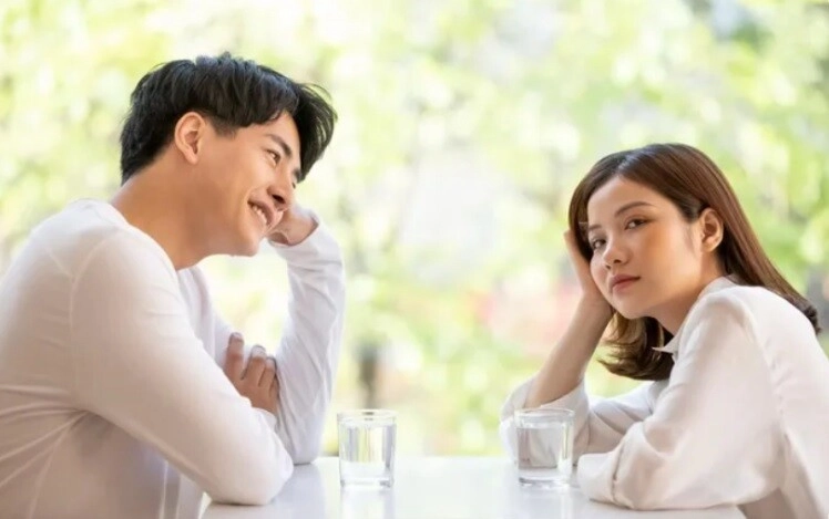 Đi mời chồng cũ dự đám cưới tôi bàng hoàng khi thấy người đàn ông ra mở cổng - 2