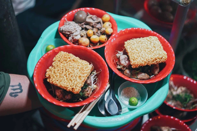 Đi tìm địa chỉ bán gà tần thuốc bắc ngon nhất hà nội 30 năm giữ công thức chuẩn vị quán nhỏ mà khách đông nườm nượp - 1
