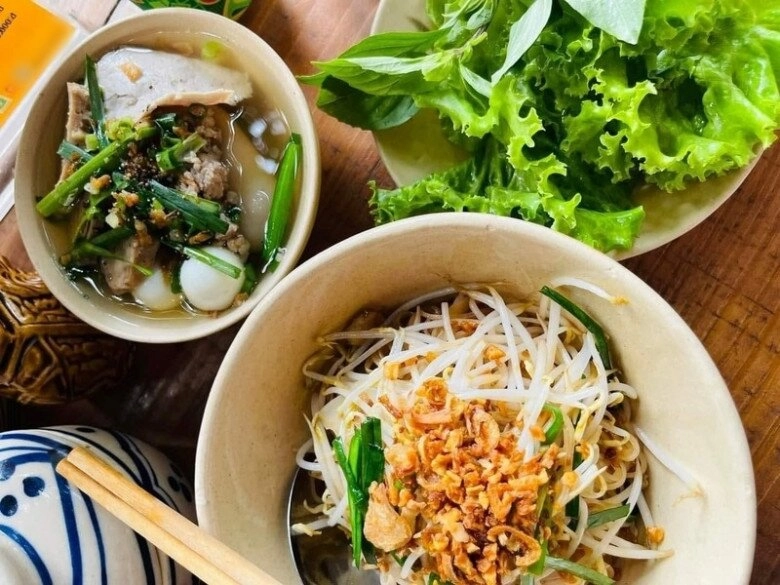 Đi tìm điểm ăn hủ tiếu gõ nức tiếng sài gòn có nơi bán 250 tô mỗi tối chủ tiệm làm không ngơi tay - 2