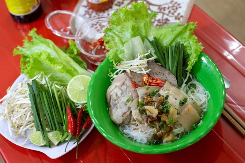 Đi tìm điểm ăn hủ tiếu gõ nức tiếng sài gòn có nơi bán 250 tô mỗi tối chủ tiệm làm không ngơi tay - 4
