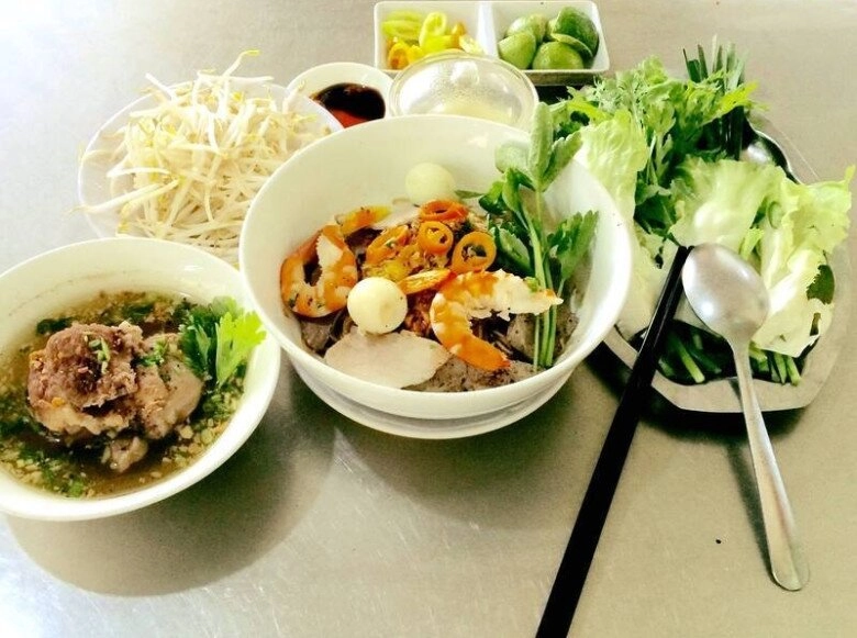 Đi tìm điểm ăn hủ tiếu gõ nức tiếng sài gòn có nơi bán 250 tô mỗi tối chủ tiệm làm không ngơi tay - 5