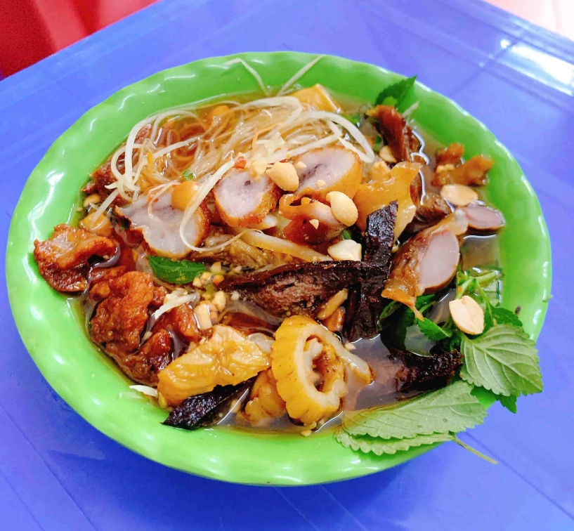 Đi tìm điểm bán món nộm đông nhất hà nội dịp hè có quán nộm tá lả hơn 10 năm đắt khách vì ngon bổ rẻ - 3