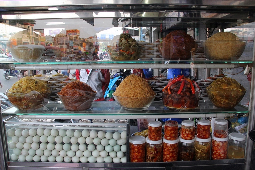 Đi tìm những hàng cháo lâu đời nhất sài gòn có tiệm cháo trắng hít bụi dù nắng hay mưa vẫn đông nghịt khách - 1