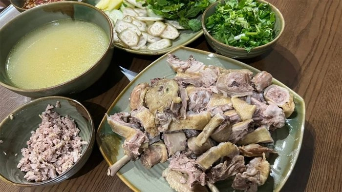 Đi tìm những hàng cháo lâu đời nhất sài gòn có tiệm cháo trắng hít bụi dù nắng hay mưa vẫn đông nghịt khách - 4