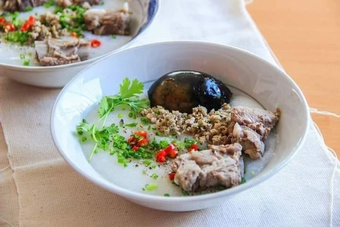 Đi tìm những hàng cháo lâu đời nhất sài gòn có tiệm cháo trắng hít bụi dù nắng hay mưa vẫn đông nghịt khách - 5
