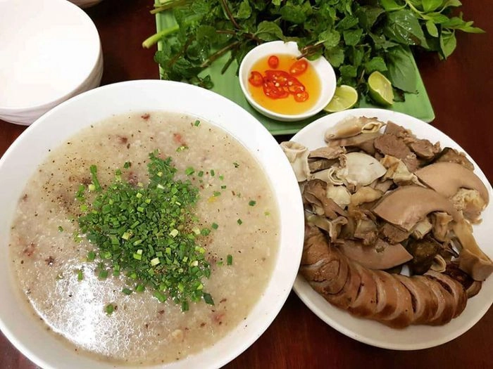 Đi tìm những hàng cháo lâu đời nhất sài gòn có tiệm cháo trắng hít bụi dù nắng hay mưa vẫn đông nghịt khách - 6