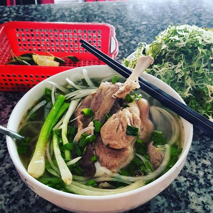 Đi tìm quán bún chìa ngon xuất sắc giữa núi rừng ban mê đặc sản trứ danh với khúc giò khổng lồ ăn một bát no cả ngày - 1