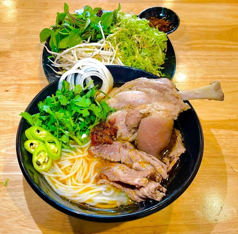 Đi tìm quán bún chìa ngon xuất sắc giữa núi rừng ban mê đặc sản trứ danh với khúc giò khổng lồ ăn một bát no cả ngày - 2