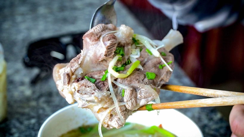 Đi tìm quán bún chìa ngon xuất sắc giữa núi rừng ban mê đặc sản trứ danh với khúc giò khổng lồ ăn một bát no cả ngày - 3