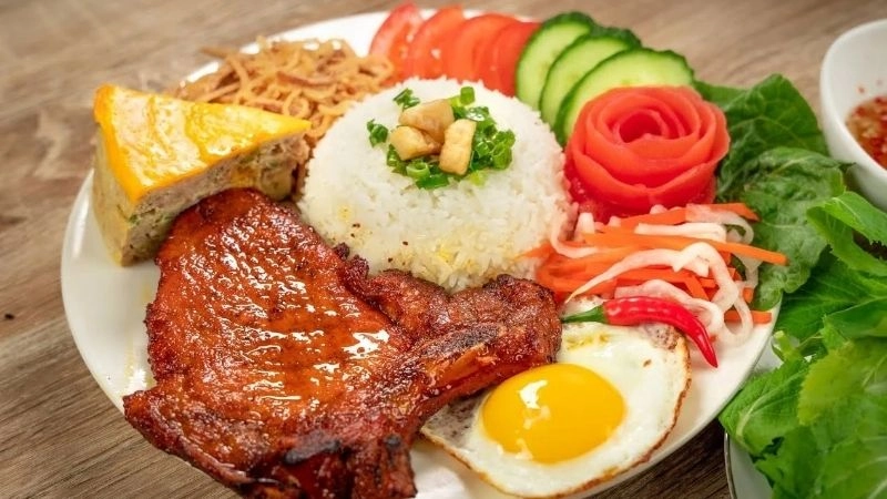 Đi tìm quán cơm tấm ngon nhất sài gòn có tiệm đãi khách miếng sườn nướng siêu to khổng lồ nơi sáng tạo topping mới lạ - 4