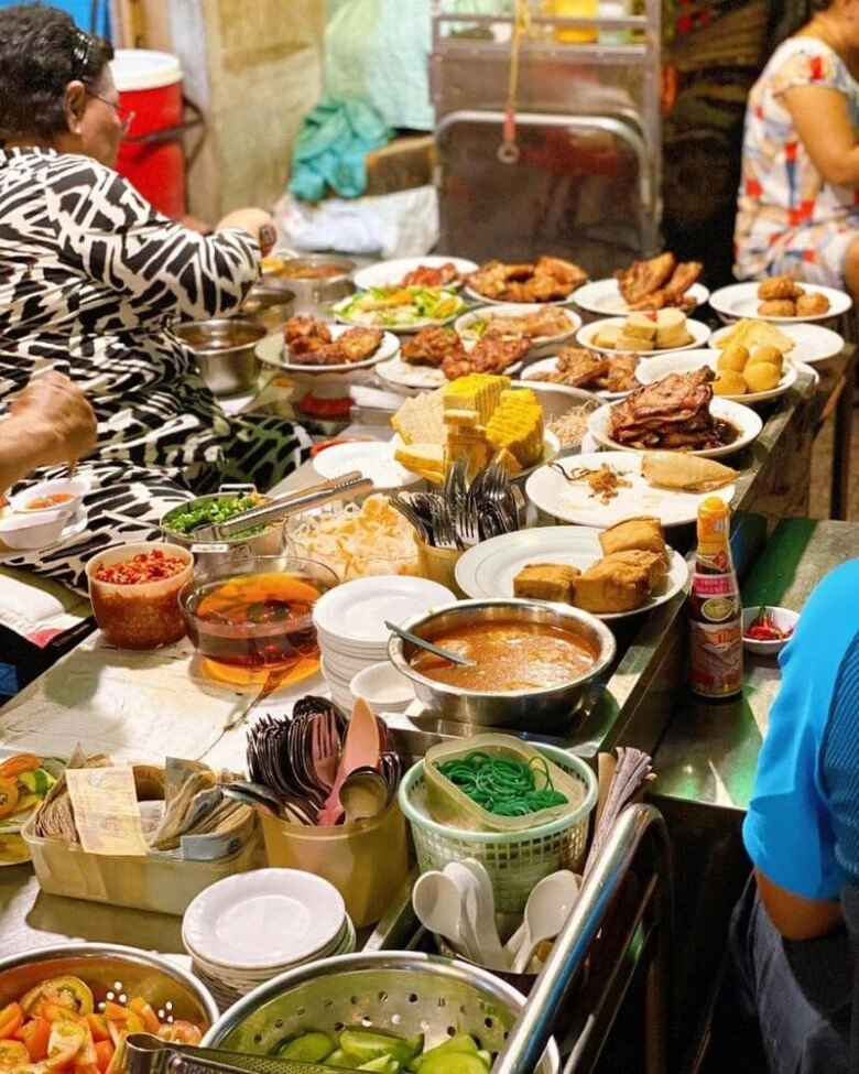 Địa chỉ cơm tấm sài gòn chuẩn vị nhà làm 100000 đồngđĩa cơm tấm bãi rác vẫn hút khách xếp hàng dài chờ ăn - 1