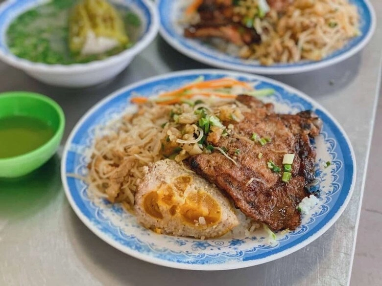 Địa chỉ cơm tấm sài gòn chuẩn vị nhà làm 100000 đồngđĩa cơm tấm bãi rác vẫn hút khách xếp hàng dài chờ ăn - 4
