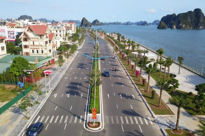 Địa điểm hot nhất hiện nay có cung đường chữ s rực rỡ cờ đỏ sao vàng đẹp như tranh thỏa mãn khách đi chill lẫn khám phá - 2