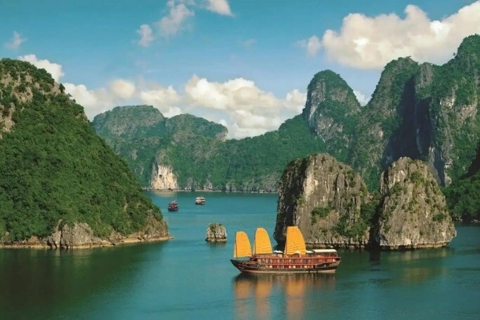 địa trung hải của việt nam đẹp không thua quốc tế có thác nước trên biển đẹp kỳ vĩ dân tình đổ xô đến vào hè - 2