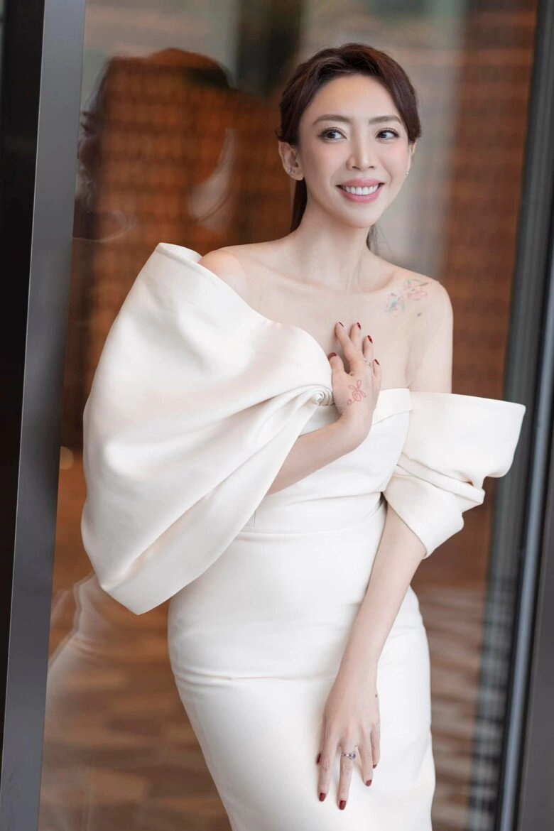 Điểm danh 3 cô vợ giàu có tài giỏi của dàn anh tài hot nhất vbiz có người được gọi hoa hậu - 10