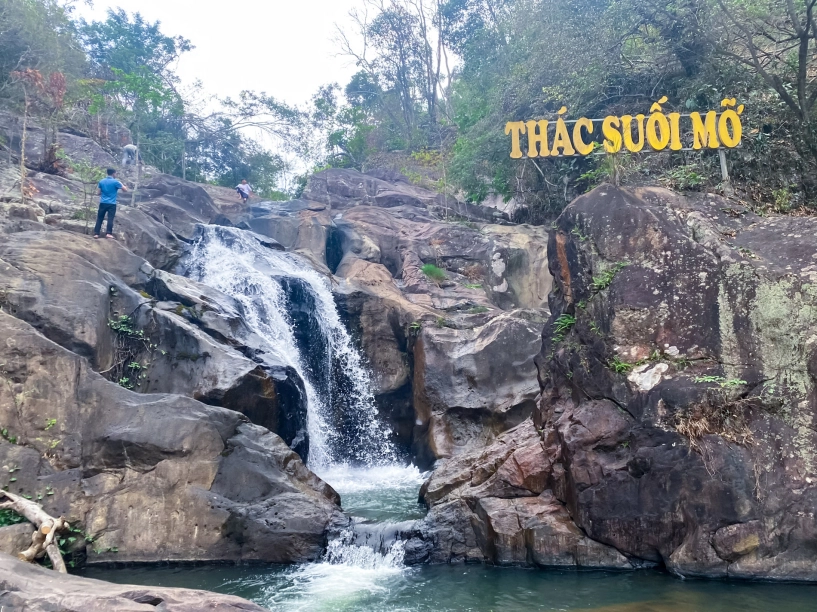 Điểm đến cách hà nội 80km có thác nước mát lạnh bãi cỏ rộng mênh mông - 3