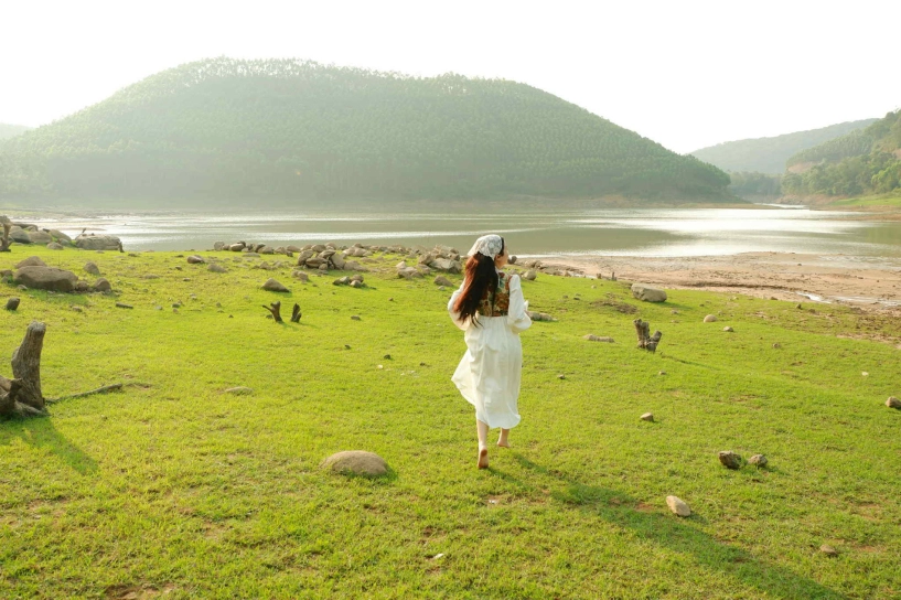 Điểm đến cách hà nội 80km có thác nước mát lạnh bãi cỏ rộng mênh mông - 5