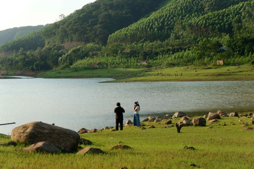 Điểm đến cách hà nội 80km có thác nước mát lạnh bãi cỏ rộng mênh mông - 7