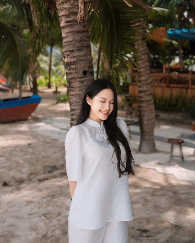 Điểm mặt những hot mom xinh đẹp làng bóng đá việt - 10