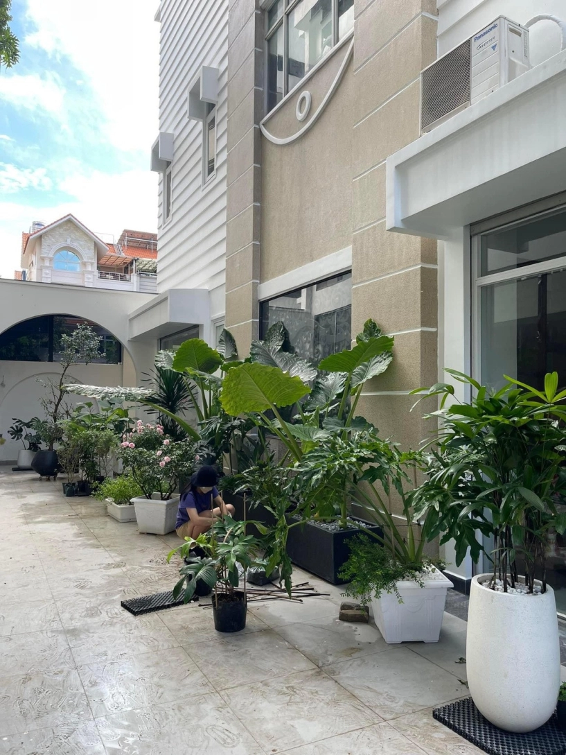Diễn viên vân trang và chồng đại gia sống sung túc trong biệt thự 1000m2 - 6