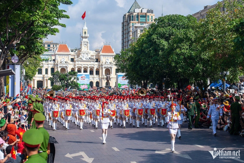 Diễu binh diễu hành kỷ niệm 304 khác duyệt binh như thế nào - 1
