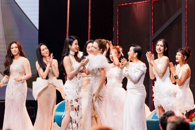 Diva mỹ linh bị chồng phản đối quay lại chị đẹp đạp gió 2024 thu phương được các con ủng hộ - 6