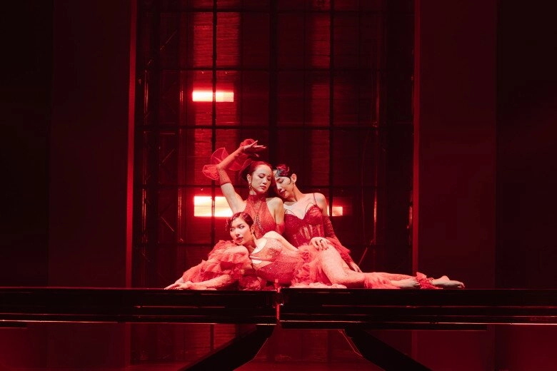 Diva mỹ linh nhắc đến con riêng của chồng trên sóng truyền hình 2 chị đẹp đầu tiên bị loại ở đạp gió 2024 - 5