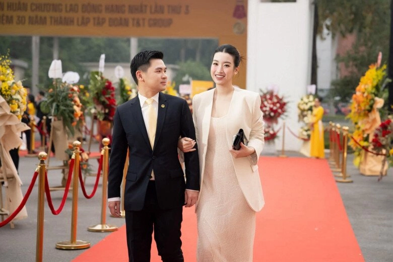 Đỗ mỹ linh đắng lòng vì bị ái nữ chiếm sóng clip con gái toàn triệu view nhưng đăng ảnh mình thì lẹt đẹt - 11