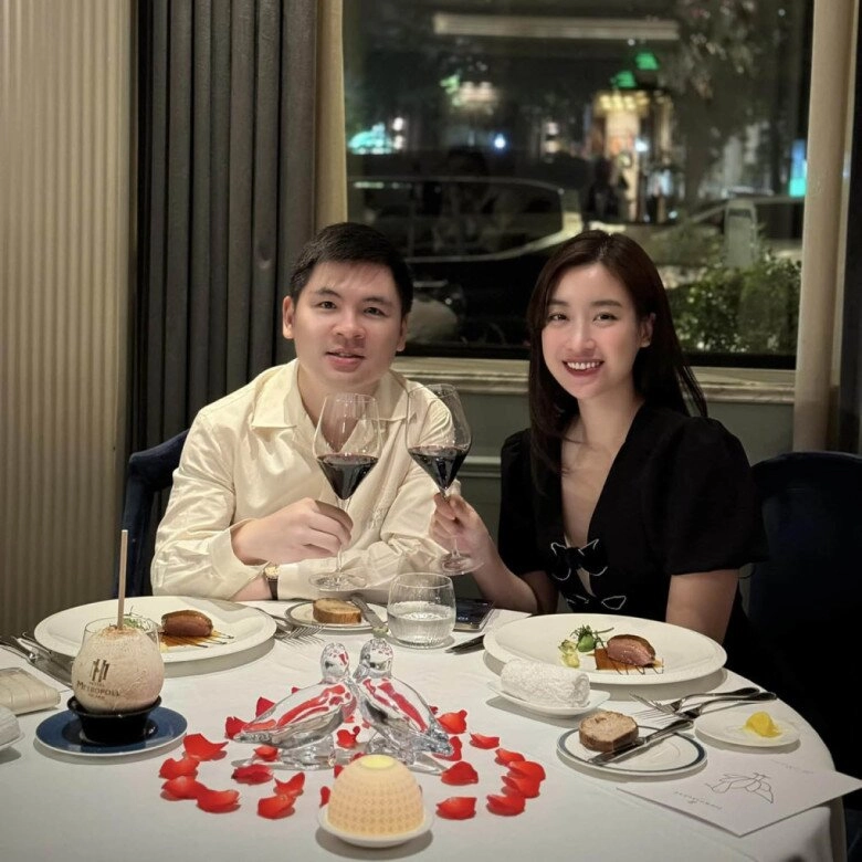 Chồng chủ tịch của đỗ mỹ linh để vợ tự vác vali to cồng kềnh không phải lần đầu bị trừ điểm vì thiếu ga lăng - 8