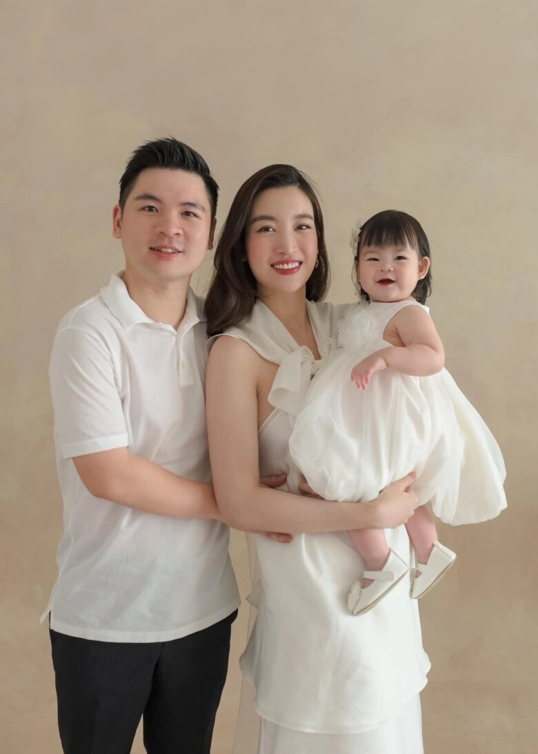 Đỗ mỹ linh đắng lòng vì bị ái nữ chiếm sóng clip con gái toàn triệu view nhưng đăng ảnh mình thì lẹt đẹt - 4