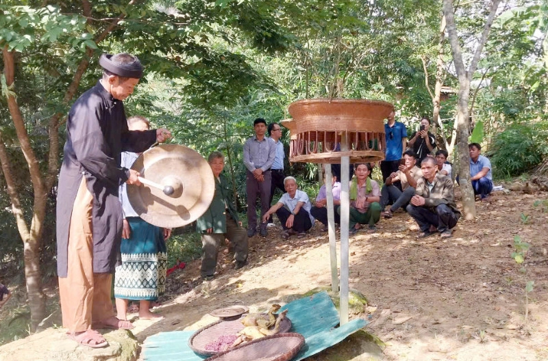 Độc đáo lễ cúng trước cửa rừng ở quảng bình người dự phải tẩy trần sạch sẽ - 1