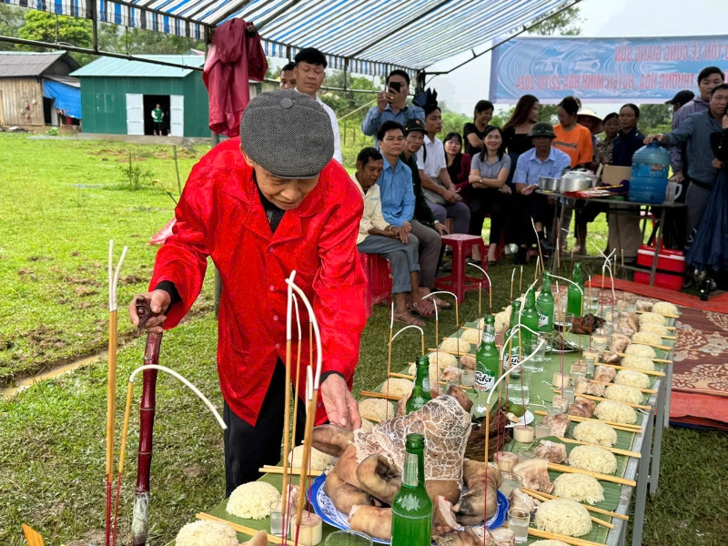 Độc đáo lễ cúng trước cửa rừng ở quảng bình người dự phải tẩy trần sạch sẽ - 2