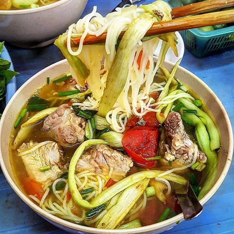 Độc lạ ẩm thực hà nội khách vừa ăn bún vừa nghe chủ quán quát tháo muốn ăn phải xếp hàng chờ cả tiếng - 2