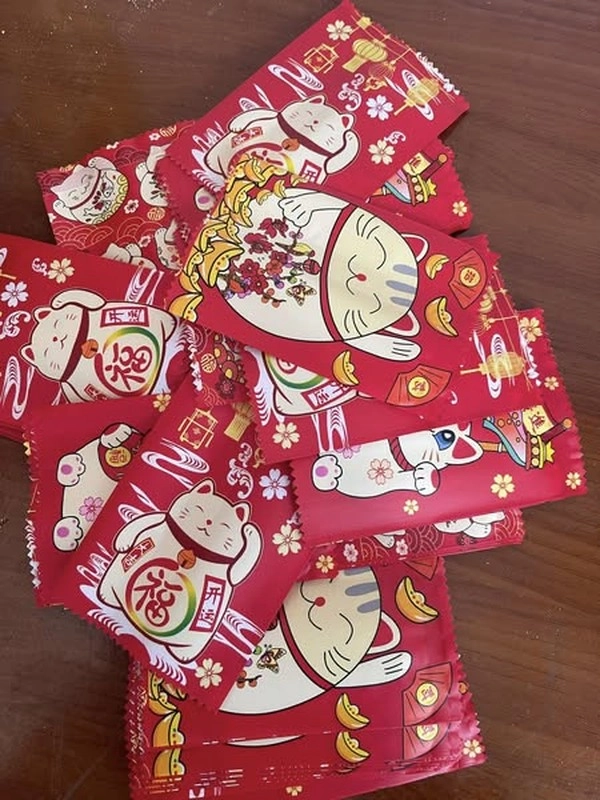 Độc lạ lì xì xé túi mù khiến giới trẻ thích thú tìm mua - 4