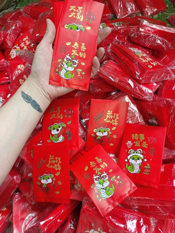 Độc lạ lì xì xé túi mù khiến giới trẻ thích thú tìm mua - 7