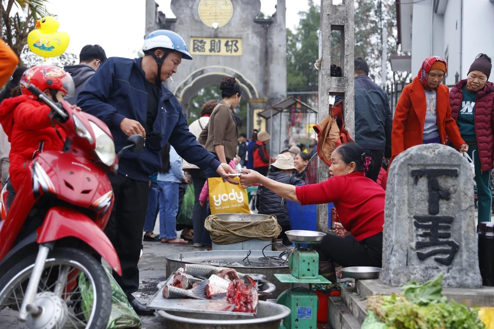 Độc lạ phiên chợ chỉ họp mùng 2 tết ở hải dương người bán không được nói thách người mua không được mặc cả - 1