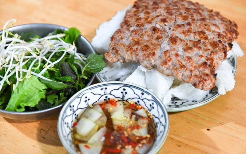 Độc lạ quán bún chả ninh bình tại hà nội mỗi suất chỉ có một miếng thịt vẫn đắt hàng bán 400 suấtngày - 1