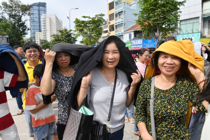 Đông nghịt người trải nghiệm metro bến thành - suối tiên - 3