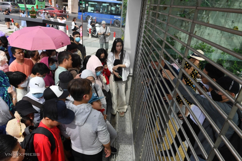 Đông nghịt người trải nghiệm metro bến thành - suối tiên - 4