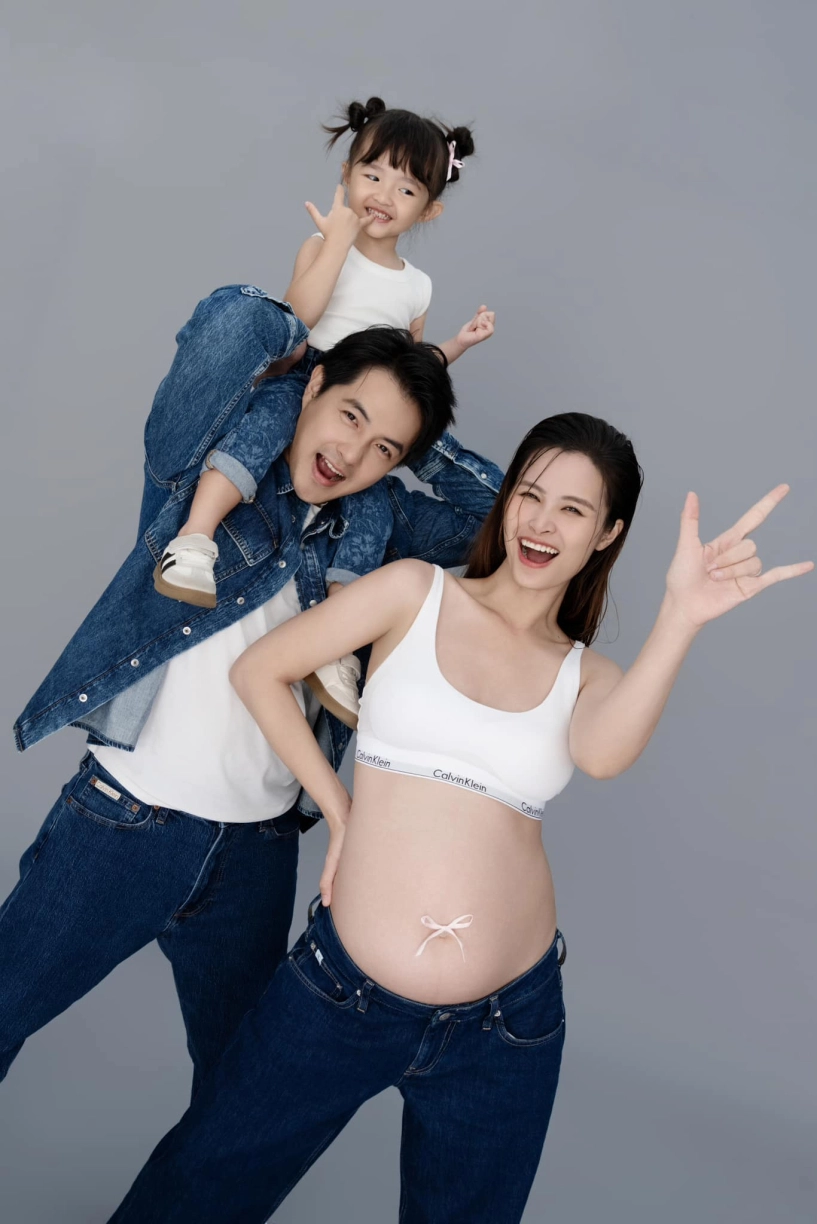 Đông nhi sinh con gái thứ 2 cho ông cao thắng bé hannie vừa chào đời đã lộ rõ mặt - 2