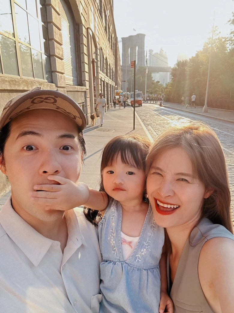 Đông nhi sinh con gái thứ 2 cho ông cao thắng bé hannie vừa chào đời đã lộ rõ mặt - 11