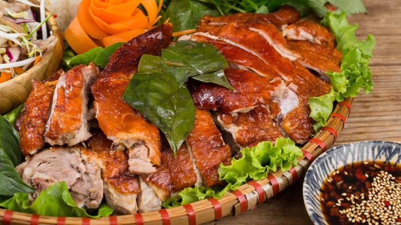 Du khách rủ nhau lên lạng sơn chiêm ngưỡng dàn hoa tú cầu nở rộ trên đỉnh núi được mệnh danh lạnh nhất việt nam - 5