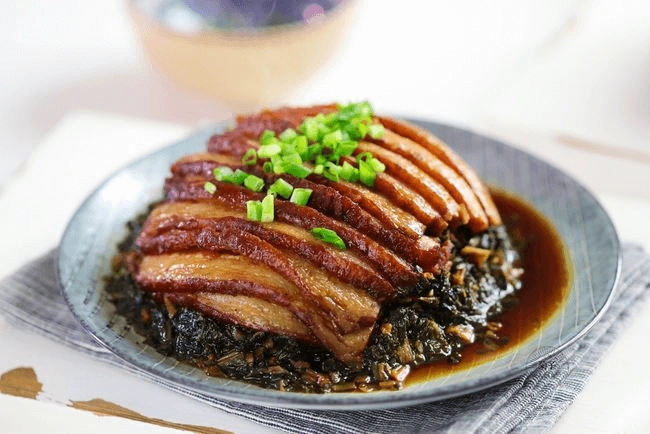 Du khách rủ nhau lên lạng sơn chiêm ngưỡng dàn hoa tú cầu nở rộ trên đỉnh núi được mệnh danh lạnh nhất việt nam - 6