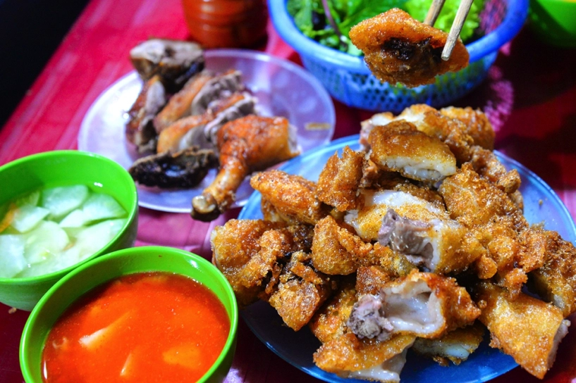 Du khách rủ nhau lên lạng sơn chiêm ngưỡng dàn hoa tú cầu nở rộ trên đỉnh núi được mệnh danh lạnh nhất việt nam - 7