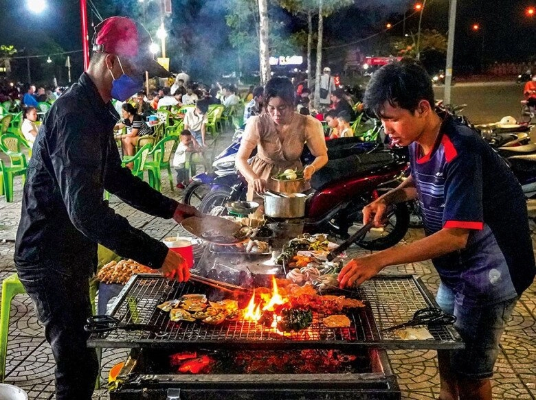 Du lịch cà mau không ghé loạt chợ đêm này thì phí cả chuyến đi muốn mua gì cũng có - 4