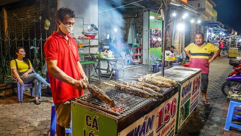 Du lịch cà mau không ghé loạt chợ đêm này thì phí cả chuyến đi muốn mua gì cũng có - 5