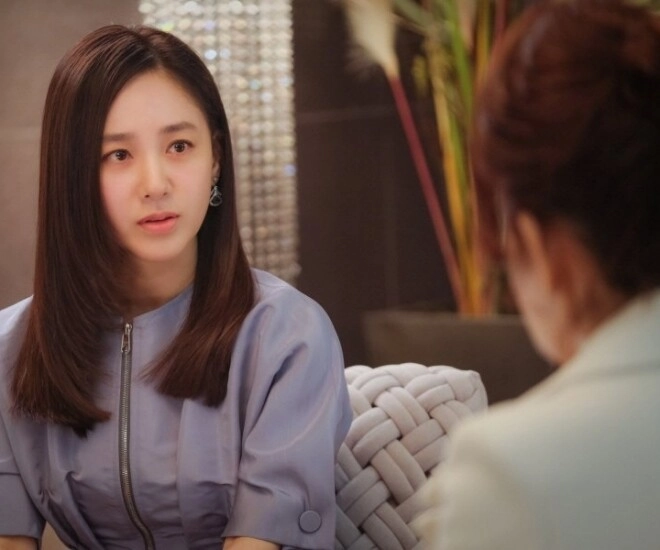 Đưa con gái đến dự đám cưới bố tôi cười sung sướng khi thấy mặt cô dâu nhà chồng cũ tái mét mặt - 1
