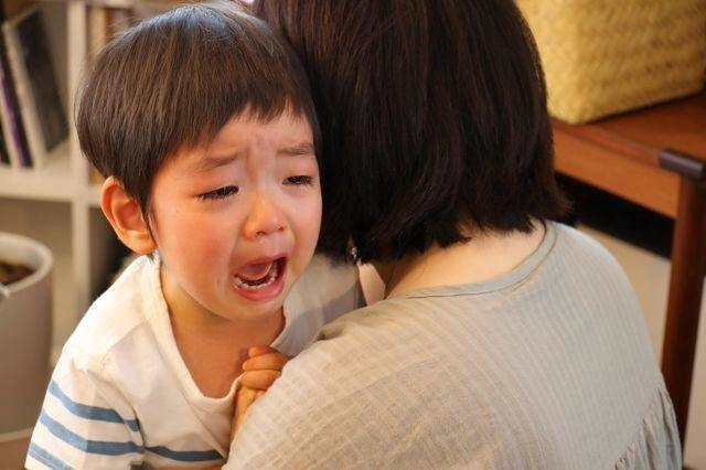 Đưa con về quê nghỉ lễ giữa đêm đi ngủ đứa trẻ bỗng có hành động lạ tôi lập tức đuổi việc bảo mẫu - 2